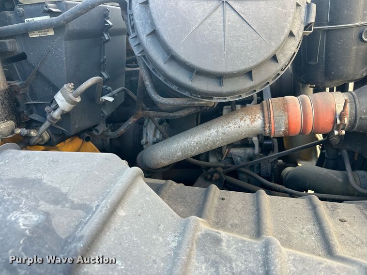 image for item DT6381 2003 International 7400 dump truck