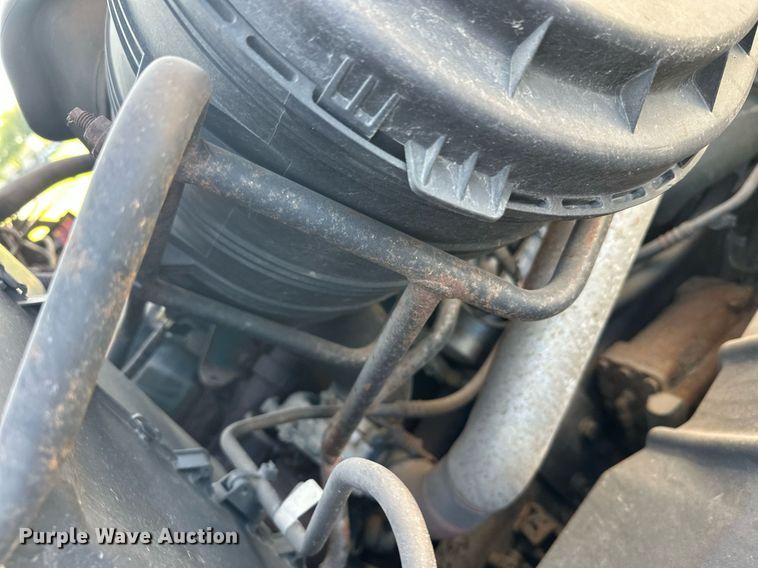 image for item DT6381 2003 International 7400 dump truck