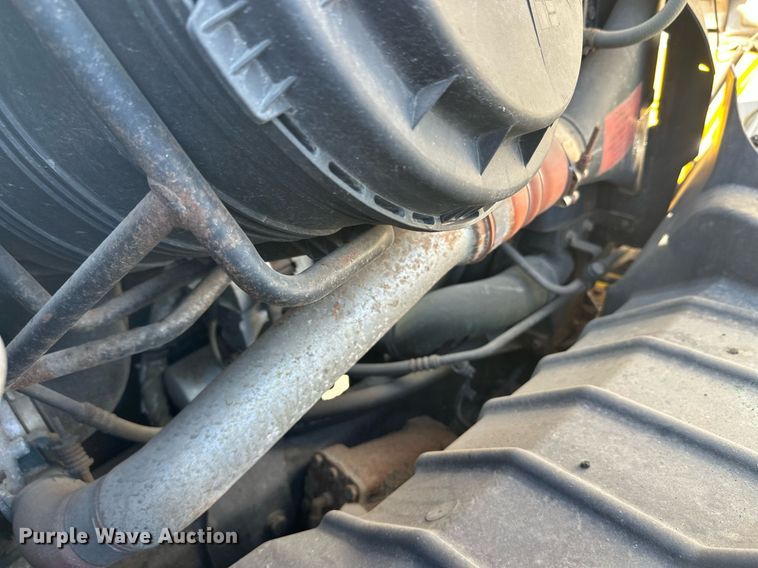 image for item DT6381 2003 International 7400 dump truck