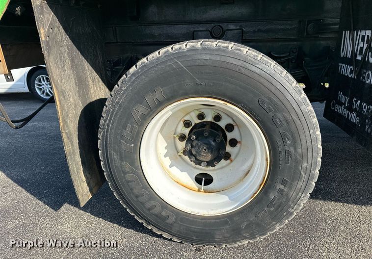 image for item DT6381 2003 International 7400 dump truck