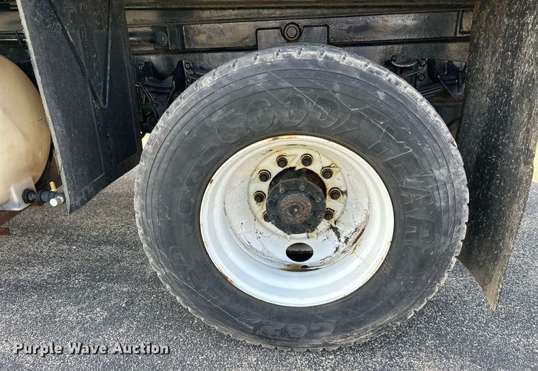 image for item DT6381 2003 International 7400 dump truck