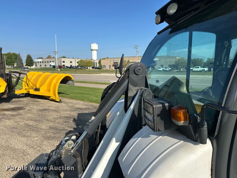 image for item DT6382 2016 Bobcat 5600 Toolcat utility vehicle