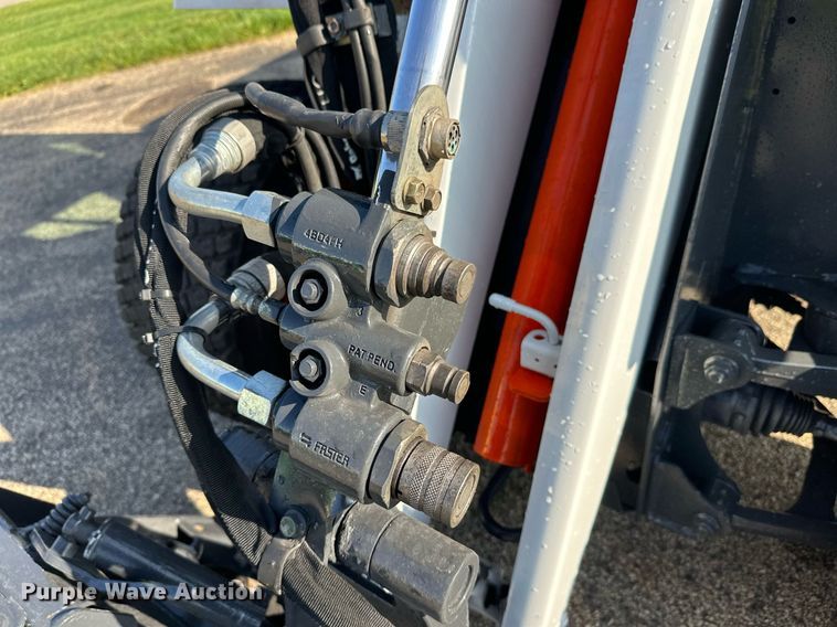image for item DT6382 2016 Bobcat 5600 Toolcat utility vehicle