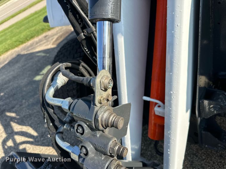 image for item DT6382 2016 Bobcat 5600 Toolcat utility vehicle