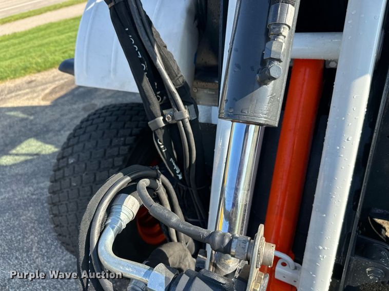 image for item DT6382 2016 Bobcat 5600 Toolcat utility vehicle
