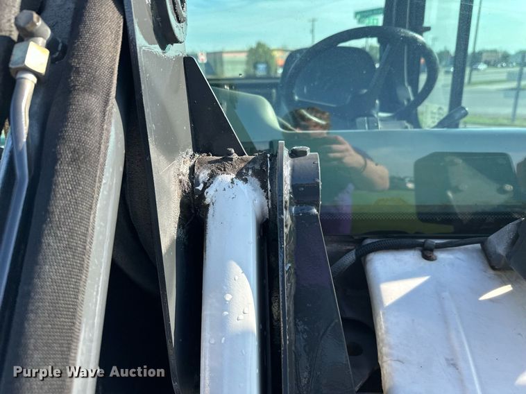 image for item DT6382 2016 Bobcat 5600 Toolcat utility vehicle