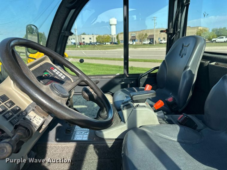 image for item DT6382 2016 Bobcat 5600 Toolcat utility vehicle