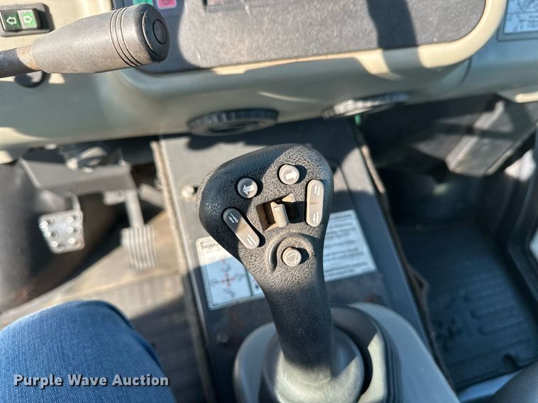 image for item DT6382 2016 Bobcat 5600 Toolcat utility vehicle