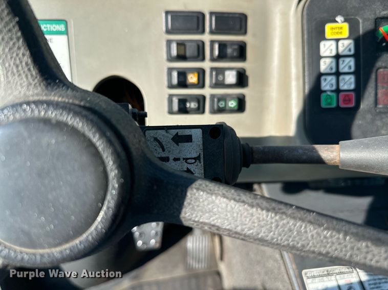 image for item DT6382 2016 Bobcat 5600 Toolcat utility vehicle