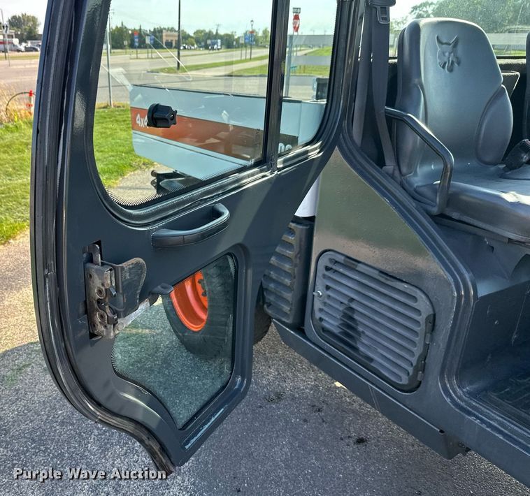 image for item DT6382 2016 Bobcat 5600 Toolcat utility vehicle