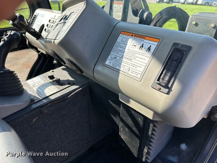 image for item DT6382 2016 Bobcat 5600 Toolcat utility vehicle