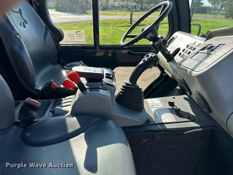 image for item DT6382 2016 Bobcat 5600 Toolcat utility vehicle