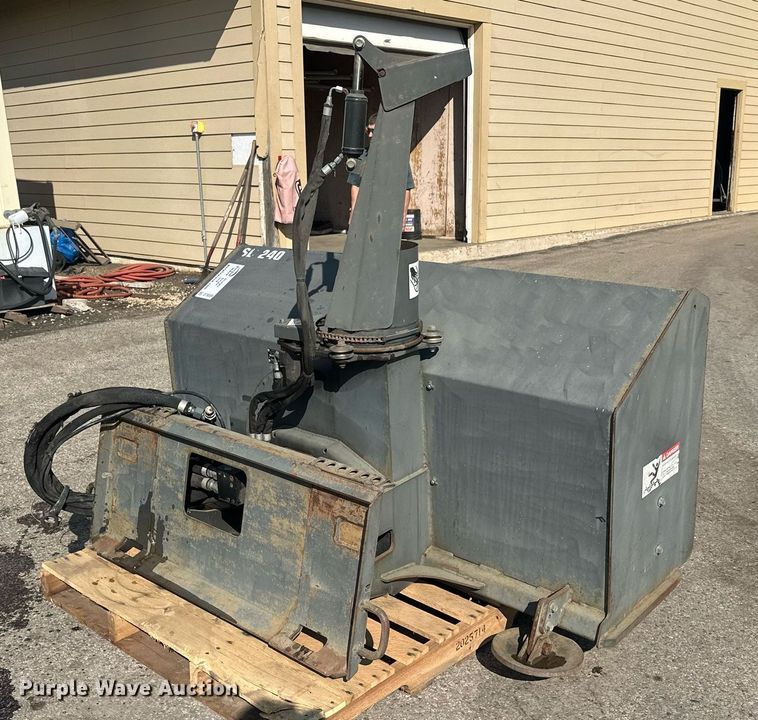 image for item DT6389 2013 Bobcat SB240X72 skid steer snow blower