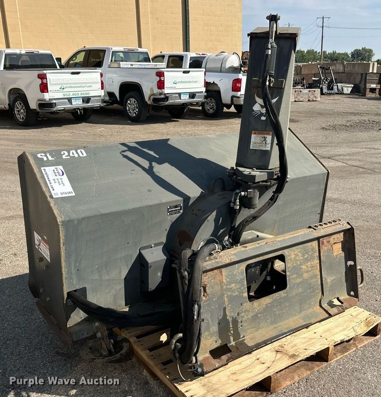 image for item DT6389 2013 Bobcat SB240X72 skid steer snow blower