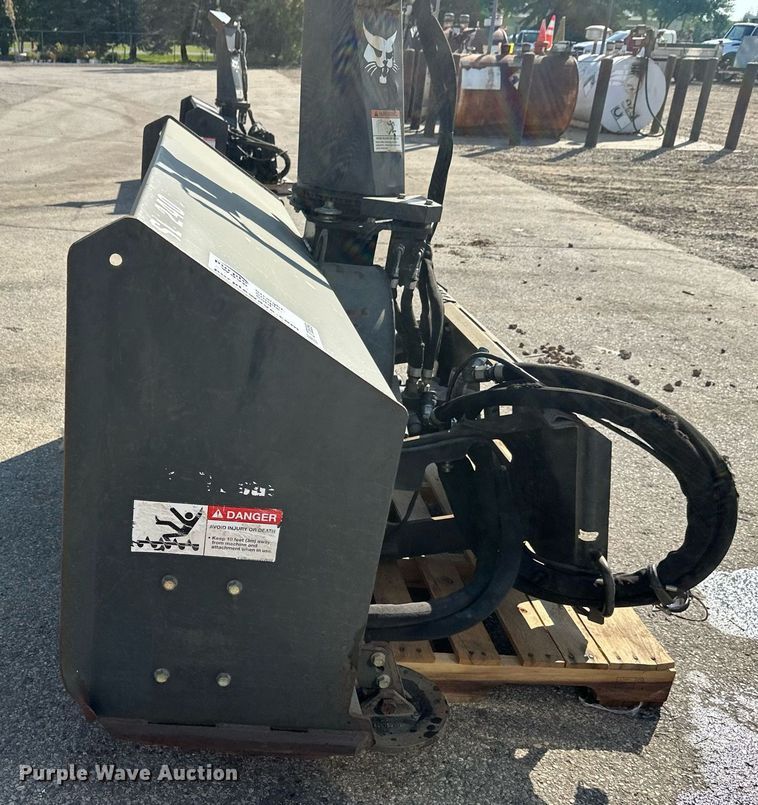 image for item DT6389 2013 Bobcat SB240X72 skid steer snow blower