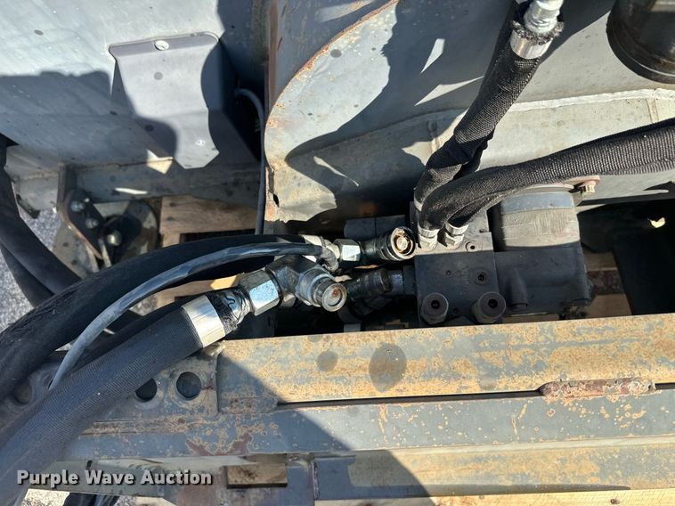 image for item DT6389 2013 Bobcat SB240X72 skid steer snow blower