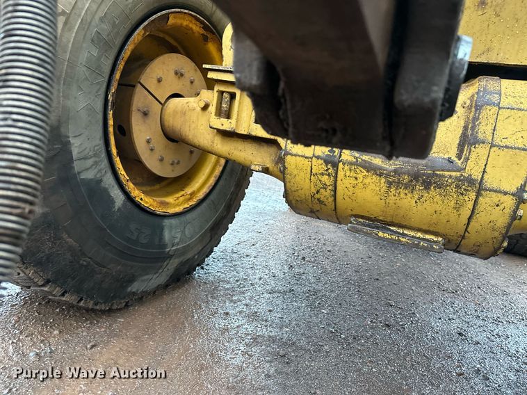 image for item DT6395 2001 Caterpillar 938G wheel loader