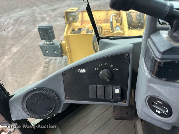 image for item DT6395 2001 Caterpillar 938G wheel loader