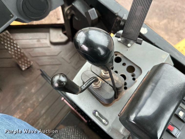 image for item DT6395 2001 Caterpillar 938G wheel loader