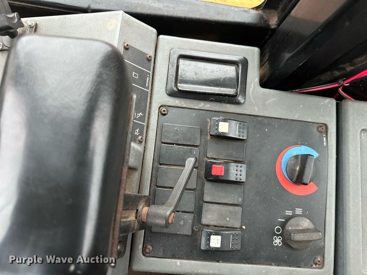 image for item DT6395 2001 Caterpillar 938G wheel loader