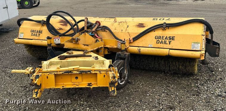 image for item DT6397 MB broom