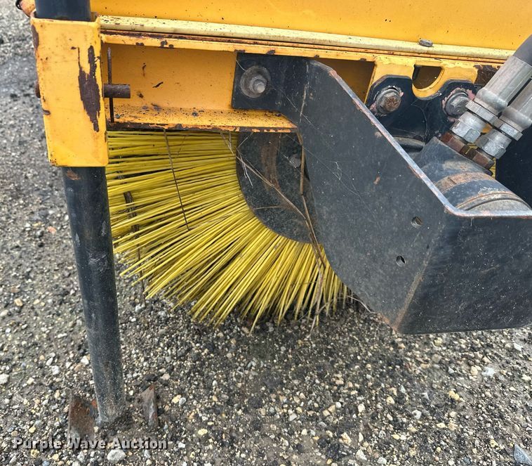 image for item DT6397 MB broom