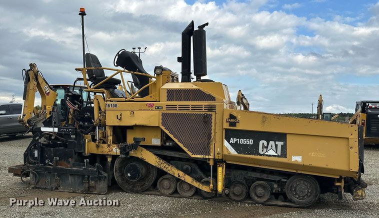 image for item DT6402 2010 Caterpillar AP-1055D paver