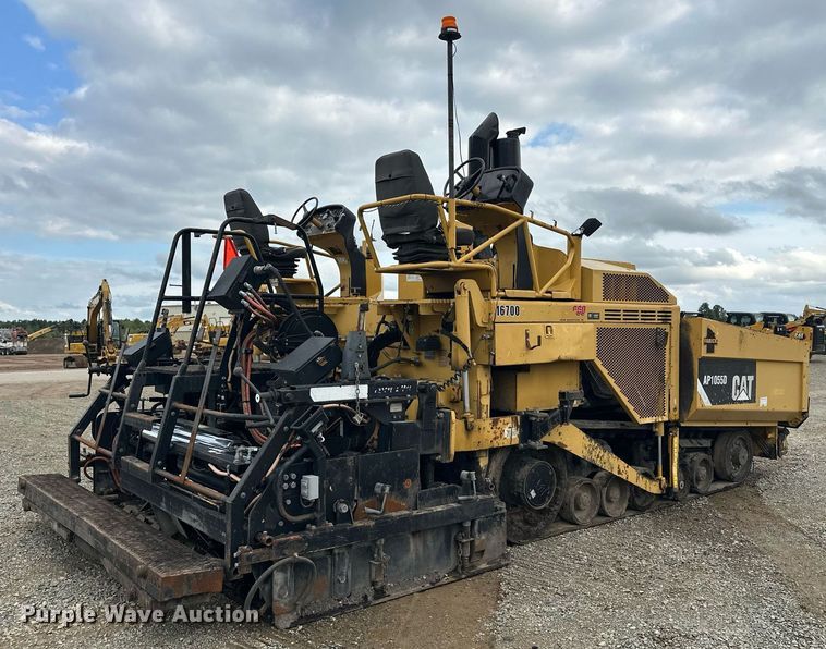 image for item DT6402 2010 Caterpillar AP-1055D paver