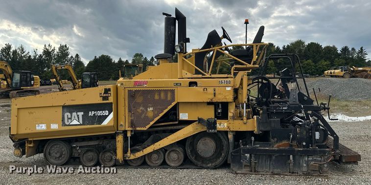 image for item DT6402 2010 Caterpillar AP-1055D paver