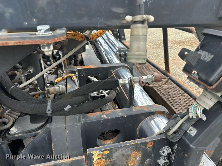 image for item DT6402 2010 Caterpillar AP-1055D paver