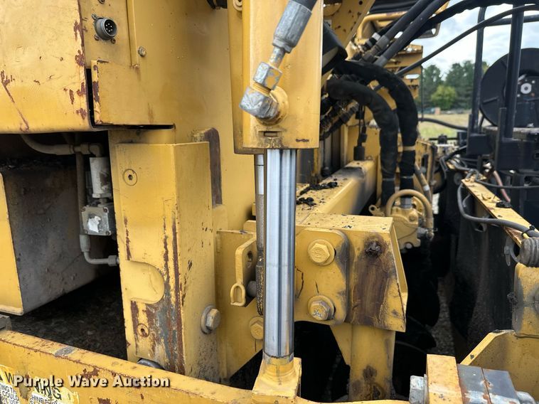 image for item DT6402 2010 Caterpillar AP-1055D paver