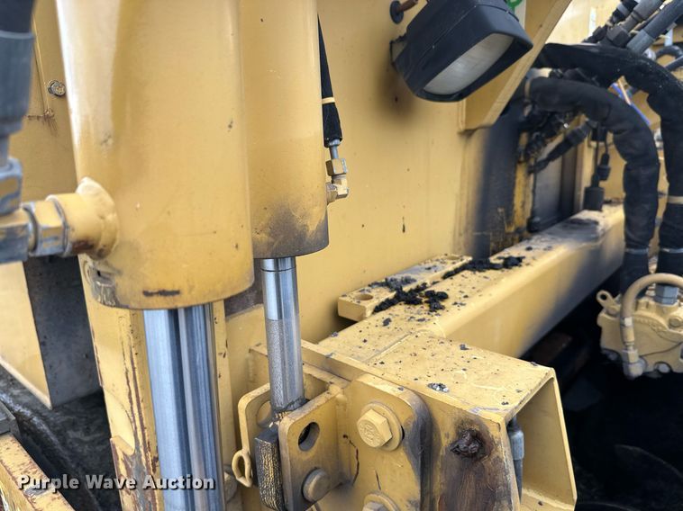 image for item DT6402 2010 Caterpillar AP-1055D paver