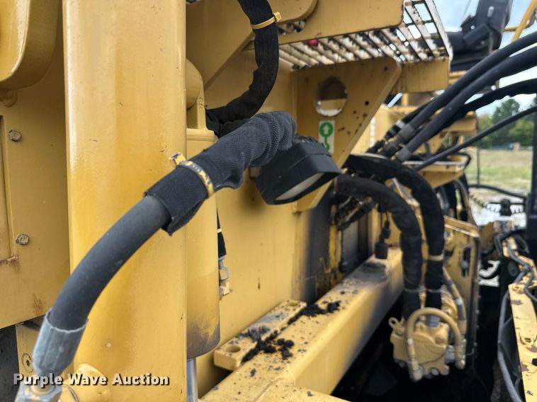 image for item DT6402 2010 Caterpillar AP-1055D paver