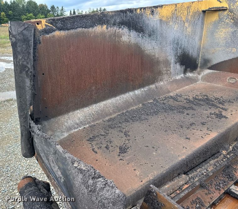 image for item DT6402 2010 Caterpillar AP-1055D paver