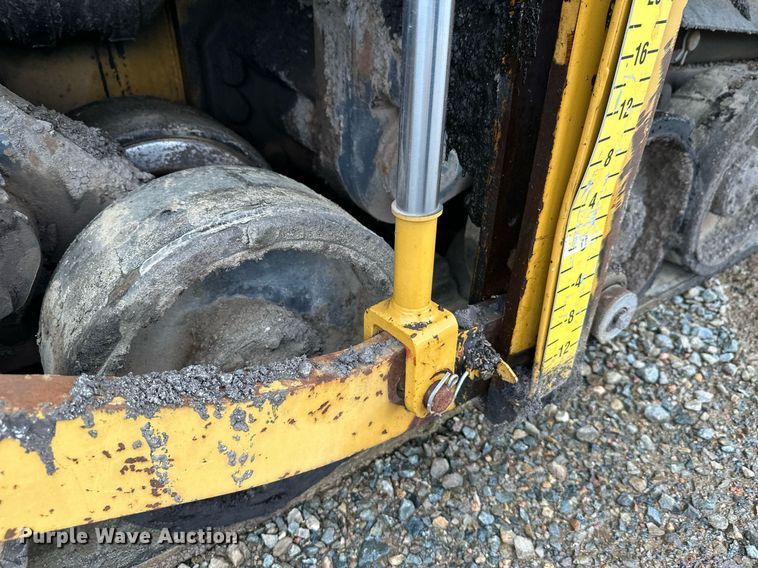 image for item DT6402 2010 Caterpillar AP-1055D paver