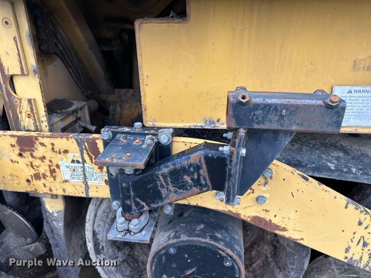 image for item DT6402 2010 Caterpillar AP-1055D paver
