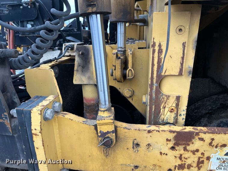 image for item DT6402 2010 Caterpillar AP-1055D paver
