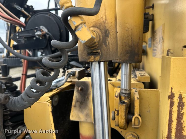 image for item DT6402 2010 Caterpillar AP-1055D paver