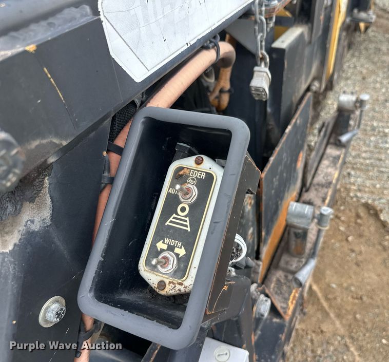 image for item DT6402 2010 Caterpillar AP-1055D paver