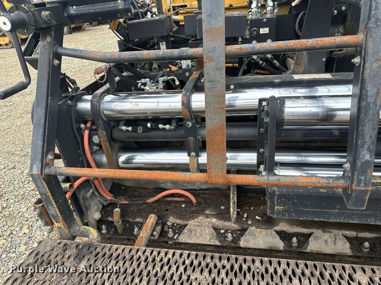 image for item DT6402 2010 Caterpillar AP-1055D paver