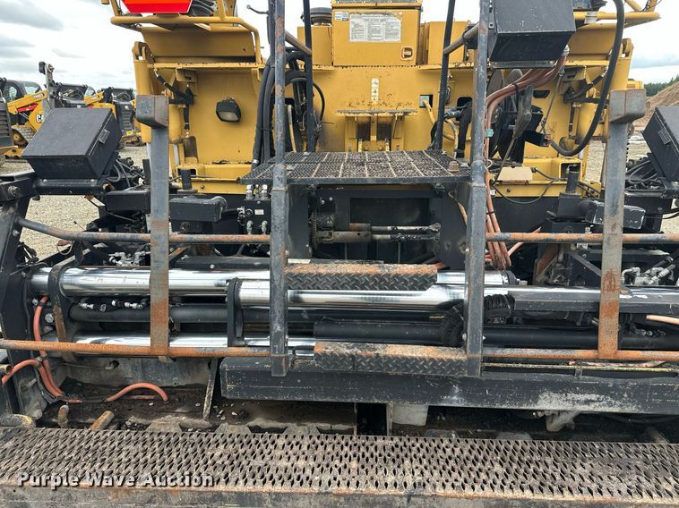 image for item DT6402 2010 Caterpillar AP-1055D paver