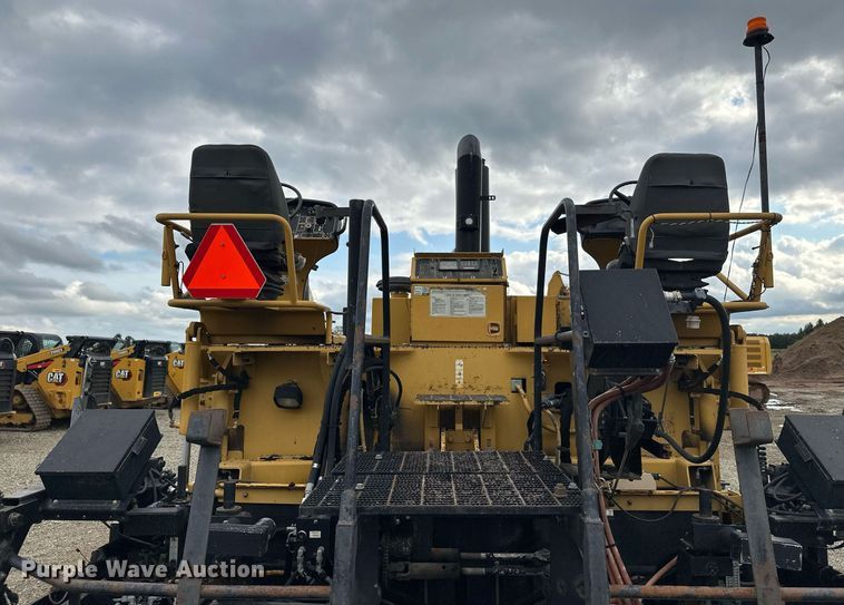 image for item DT6402 2010 Caterpillar AP-1055D paver