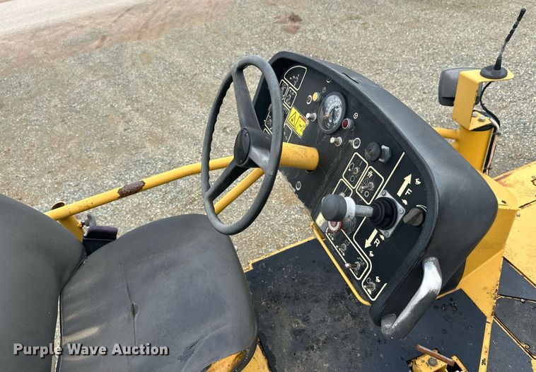 image for item DT6402 2010 Caterpillar AP-1055D paver