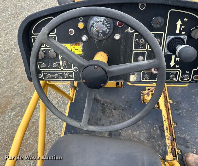 image for item DT6402 2010 Caterpillar AP-1055D paver