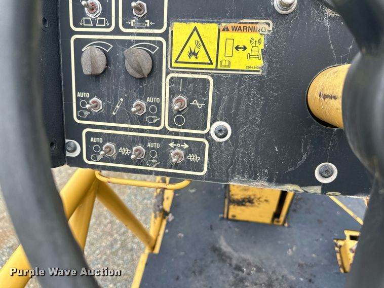 image for item DT6402 2010 Caterpillar AP-1055D paver