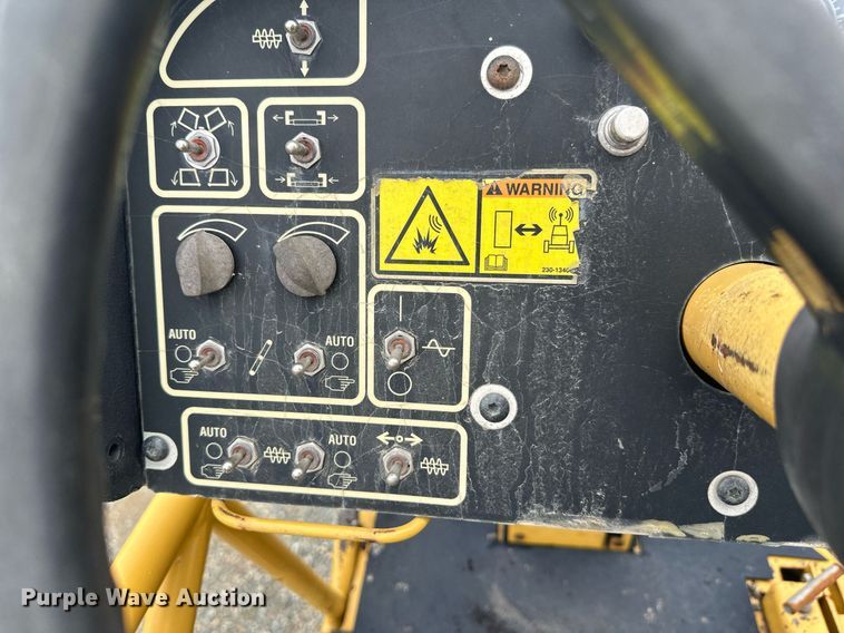 image for item DT6402 2010 Caterpillar AP-1055D paver