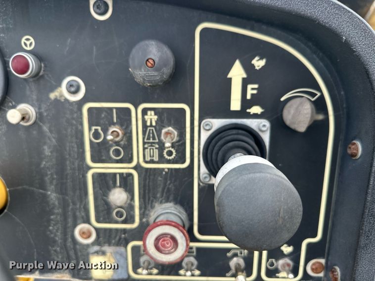 image for item DT6402 2010 Caterpillar AP-1055D paver