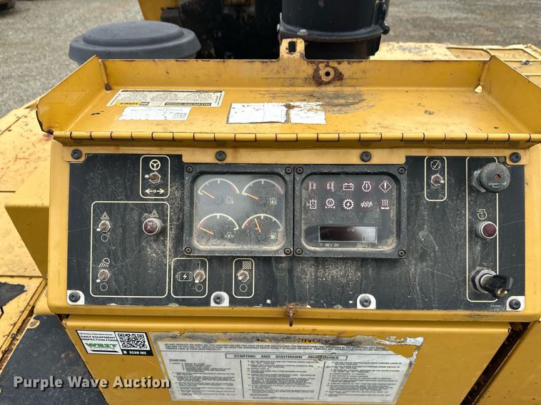 image for item DT6402 2010 Caterpillar AP-1055D paver