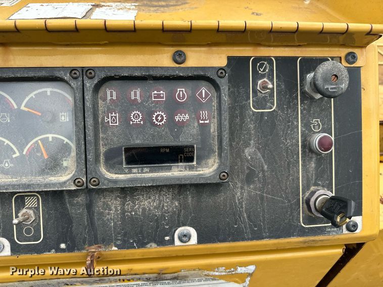 image for item DT6402 2010 Caterpillar AP-1055D paver