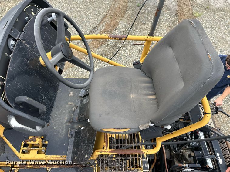 image for item DT6402 2010 Caterpillar AP-1055D paver